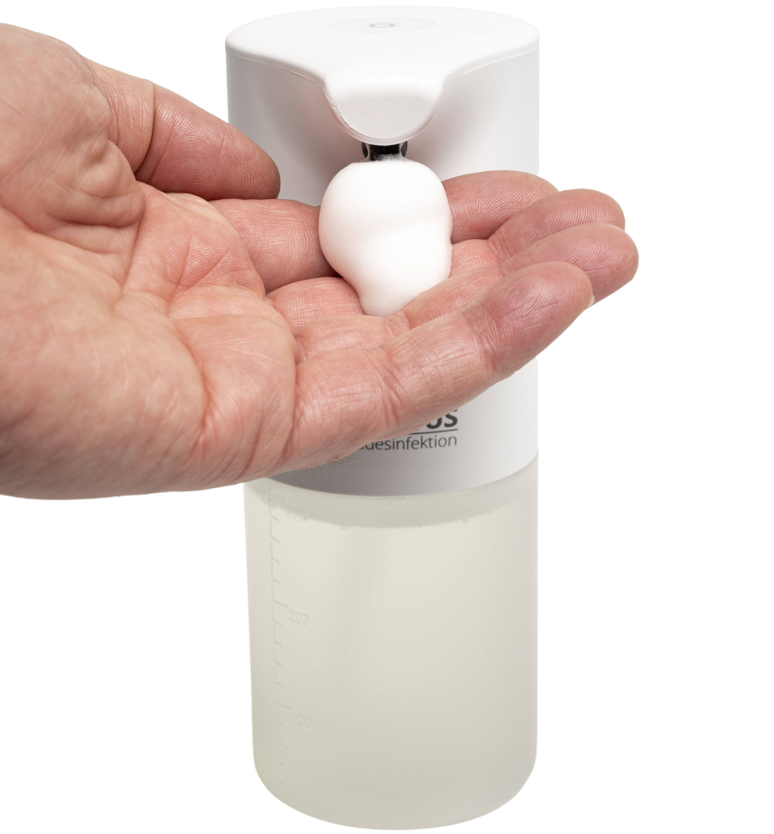 Billede af en safefoamer, som er en berøringsfri borddispenser. På billedet ses en hånd under dispenserens dyse og skum som kommer ud af dysen.